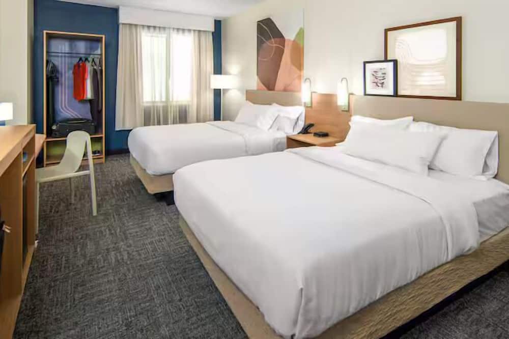 Spark by Hilton Palatine Arlington Heights 写真