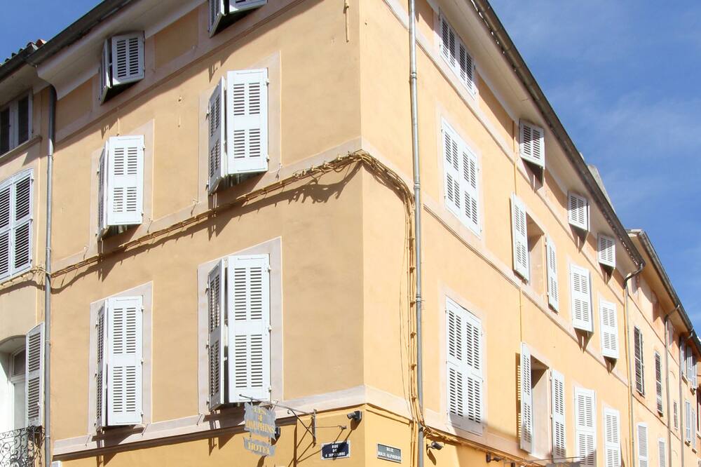 レ キャトル ドーファン 写真