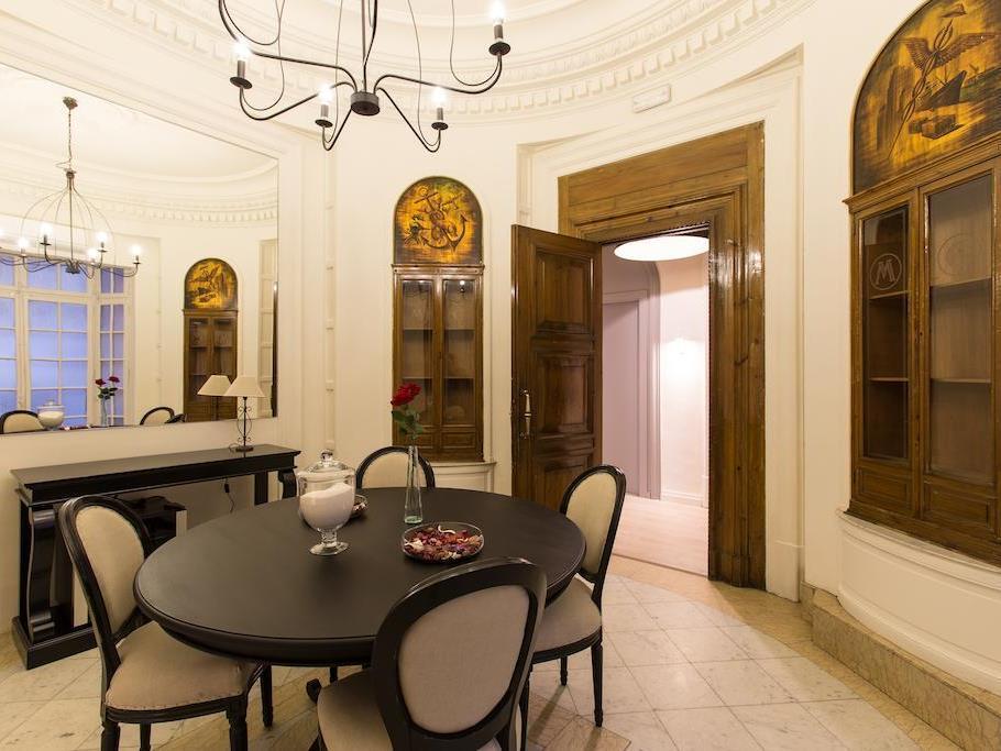 イザイラ プラザ カタルーニャ 写真