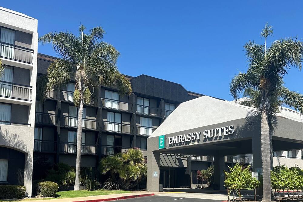 エンバシー スイーツ バイ ヒルトン サン ルイス オビスポ 写真