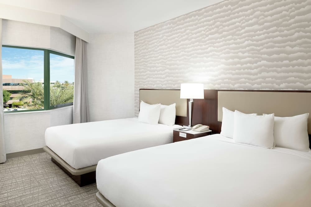 ダブルツリー スイーツ バイ ヒルトン フェニックス 写真