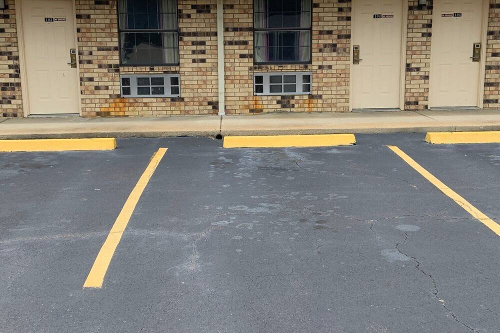 ラグジュアリー イン & スイーツ フォレスト シティ 写真