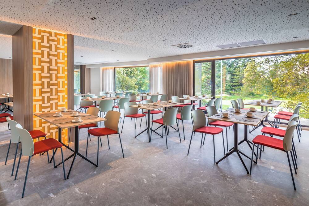 オクシデンタル パンプローナ 写真