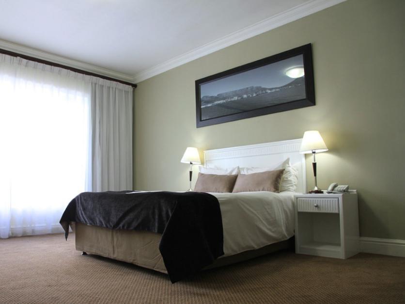 ザ ニュー ツルバ ホテル 写真