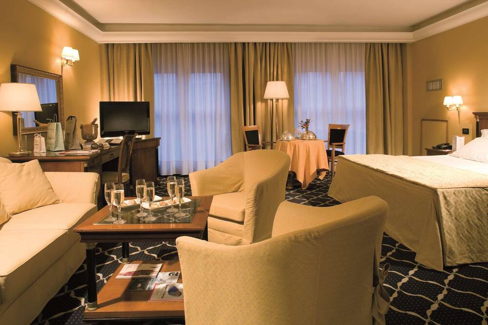 ラマダ ナポリズ シティ センター 写真