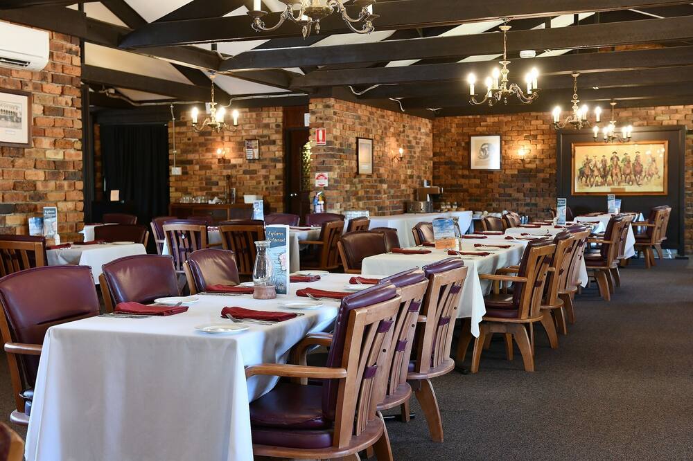 バーク アンド ウィルス モーター イン 写真