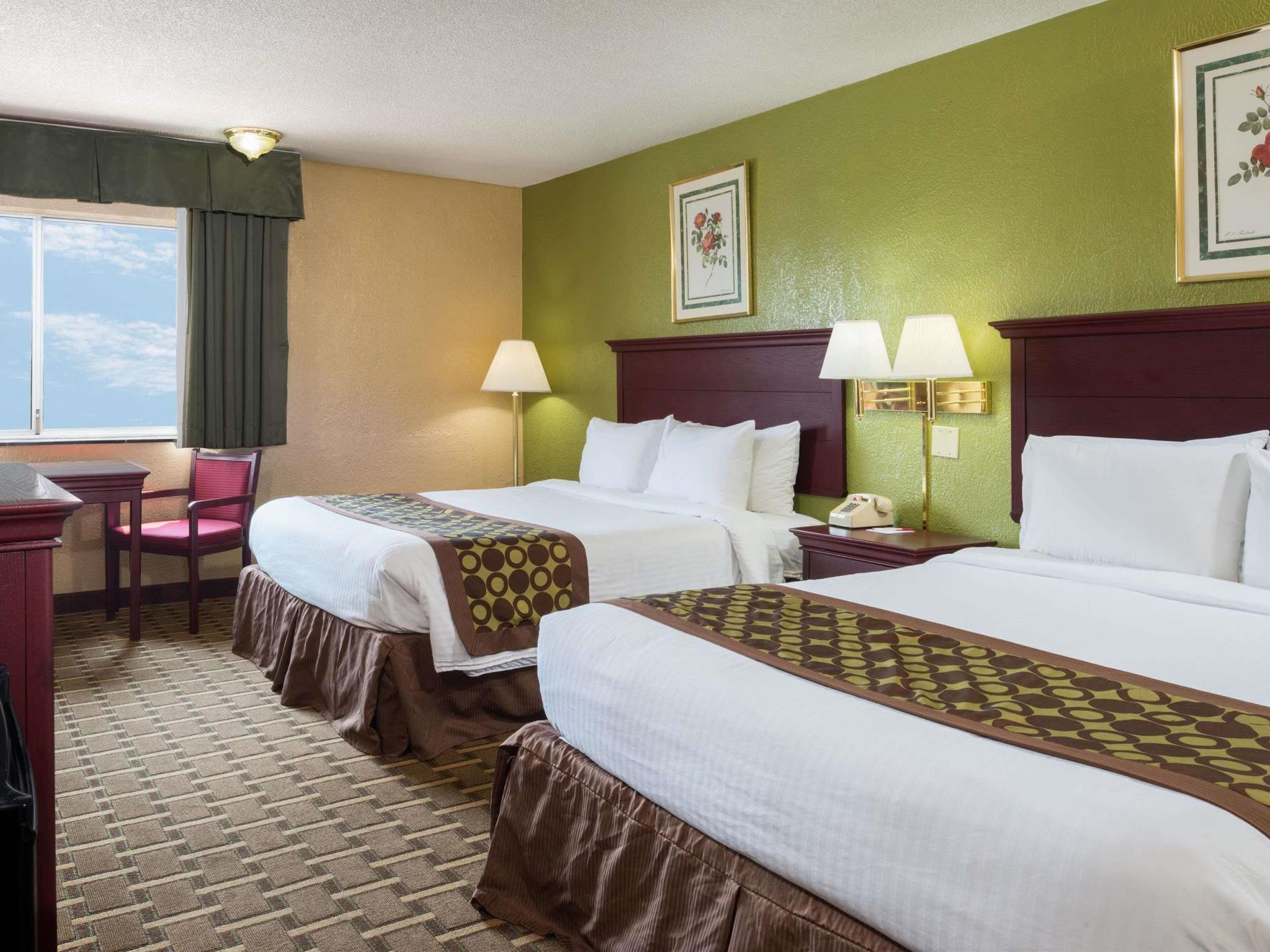 ラマダ バイ ウィンダム ボウリング グリーン 写真