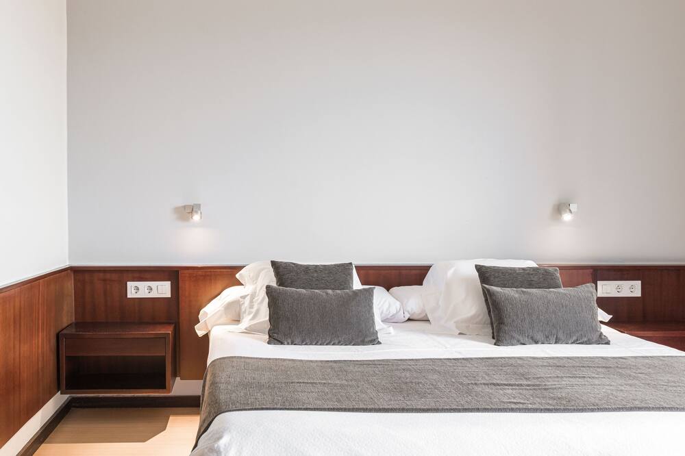 ホテル エンポルダ フィゲラス 写真