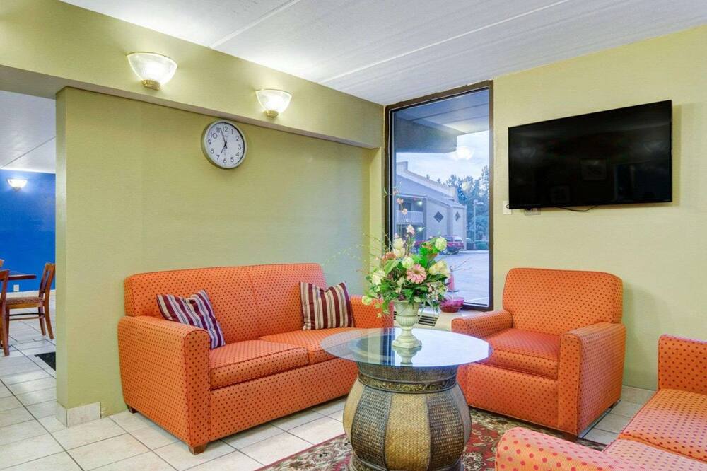 ロードウェイ  イン ノークロス 写真