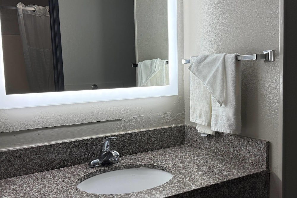 スーパー 8 バイ ウィンダム エバンズビル イースト 写真