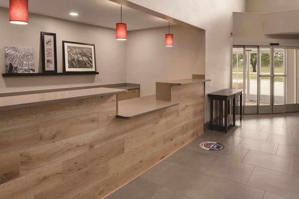 カントリー イン & スイーツ バイ ラディソン シダー フォールズ アイオワ 写真