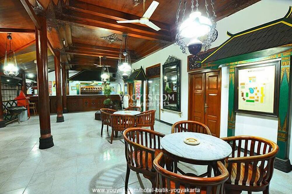ホテル バティック ジョグジャカルタ 写真