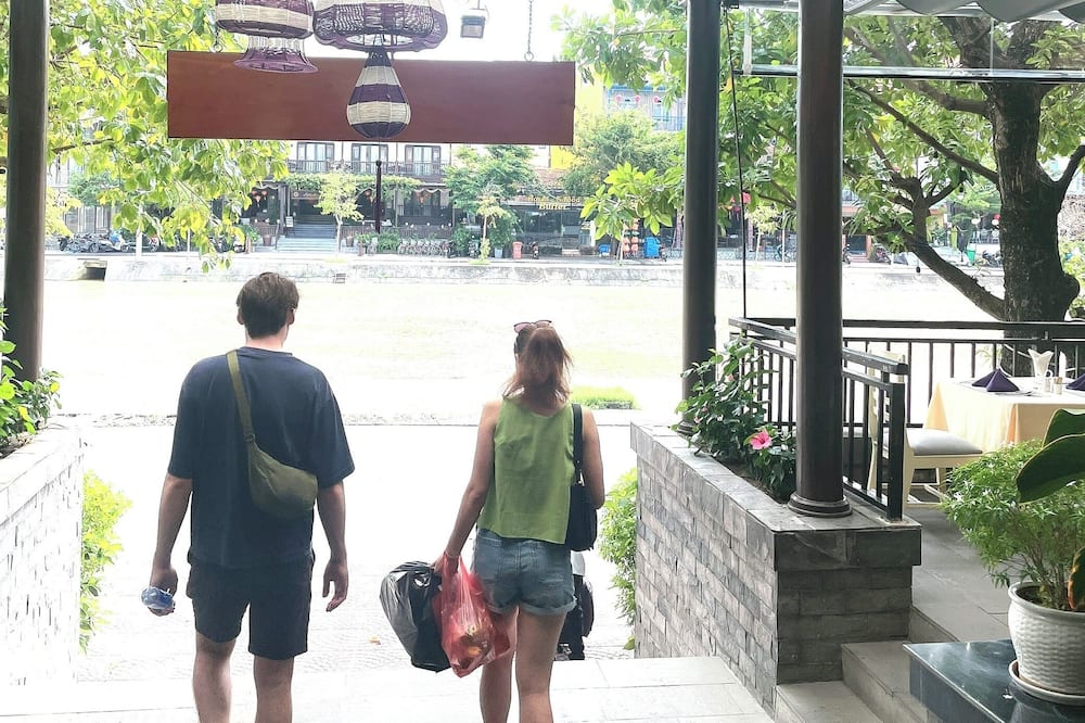 リバー スイーツ ホイアン 写真