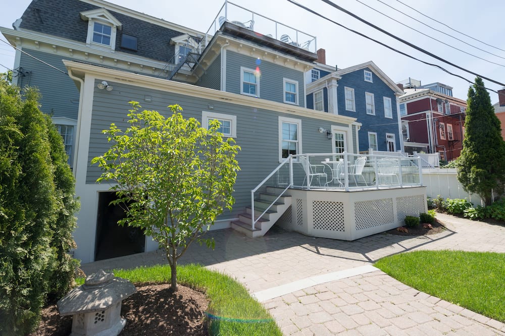 ザ アウトルック イン 写真