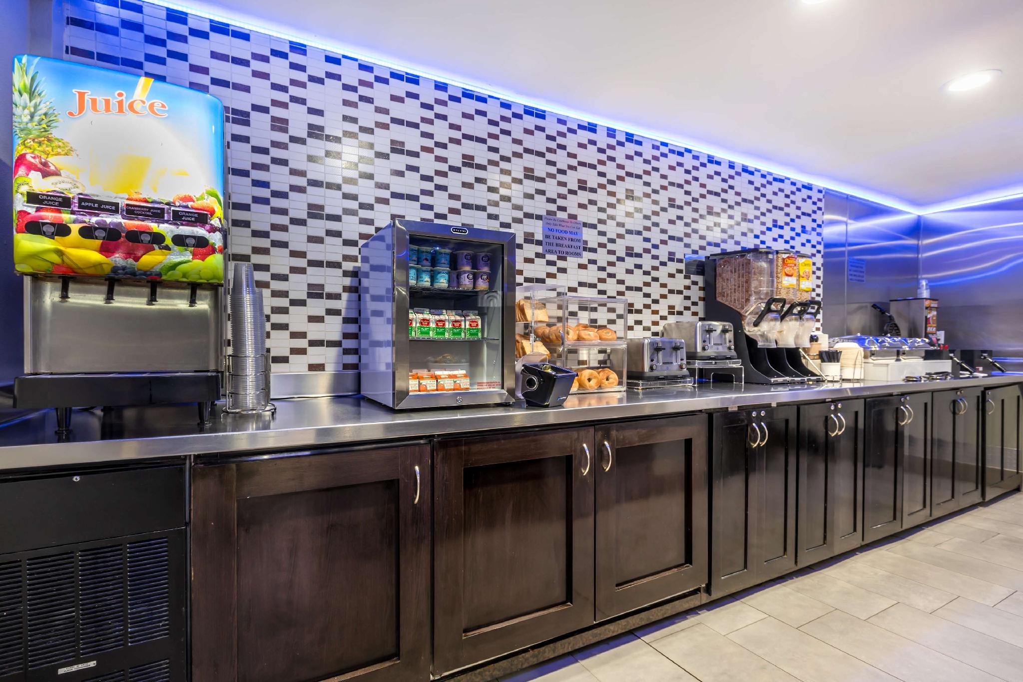 ベスト ウェスタン マッカラン イン 写真