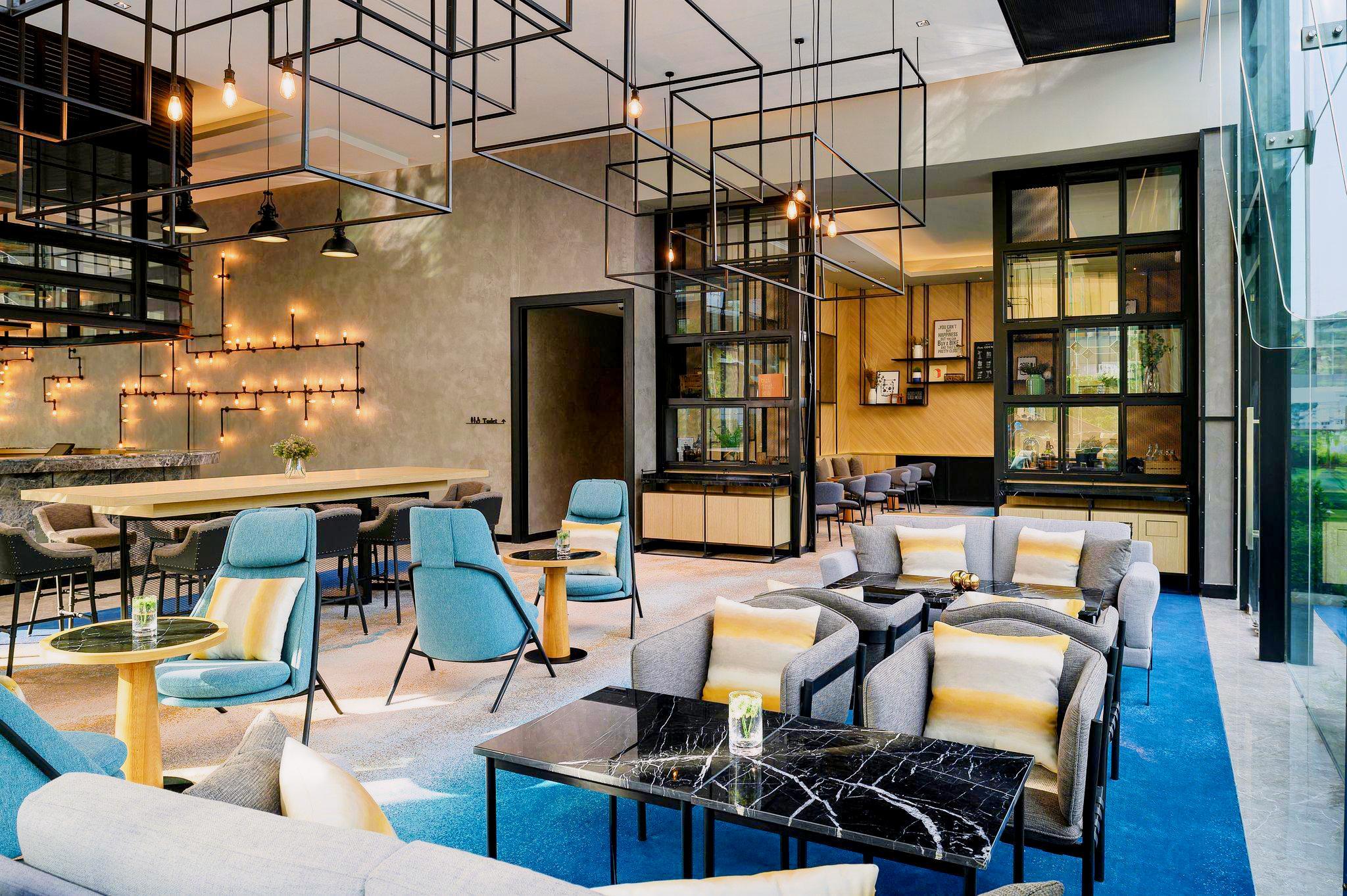 ホリデイ イン ＆ スイーツ シーラチャ ラエムチャバン バイ IHG 写真