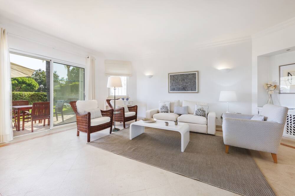 エンコスタ ド ラーゴ 写真