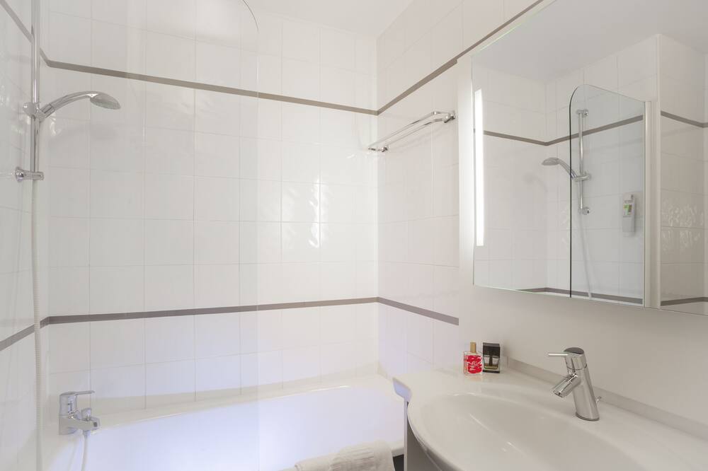 イビス スタイルズ パリ マセナ オリンピアード 写真