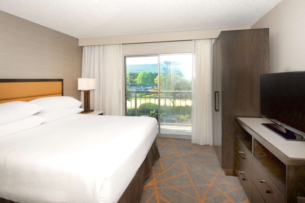 エンバシー スイーツ バイ ヒルトン シンシナティ ノースイースト ブルー アッシュ 写真