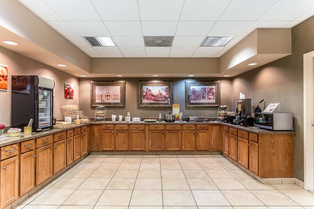 クオリティ イン & スイーツ ジョージタウン 写真