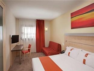 ホリデイ イン エクスプレス サン クガット バイ IHG 写真