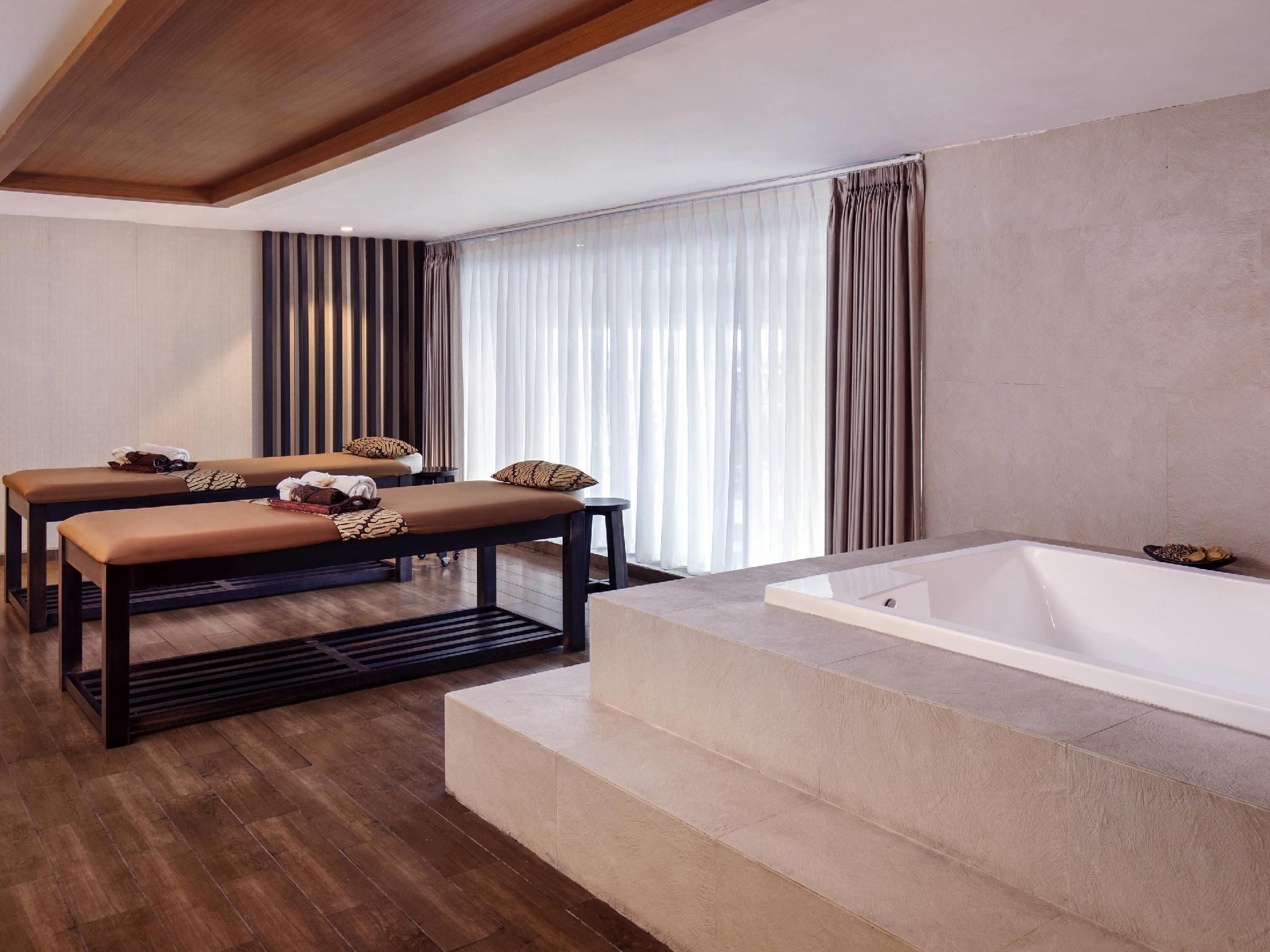 グランド メルキュール ソロ バル 写真