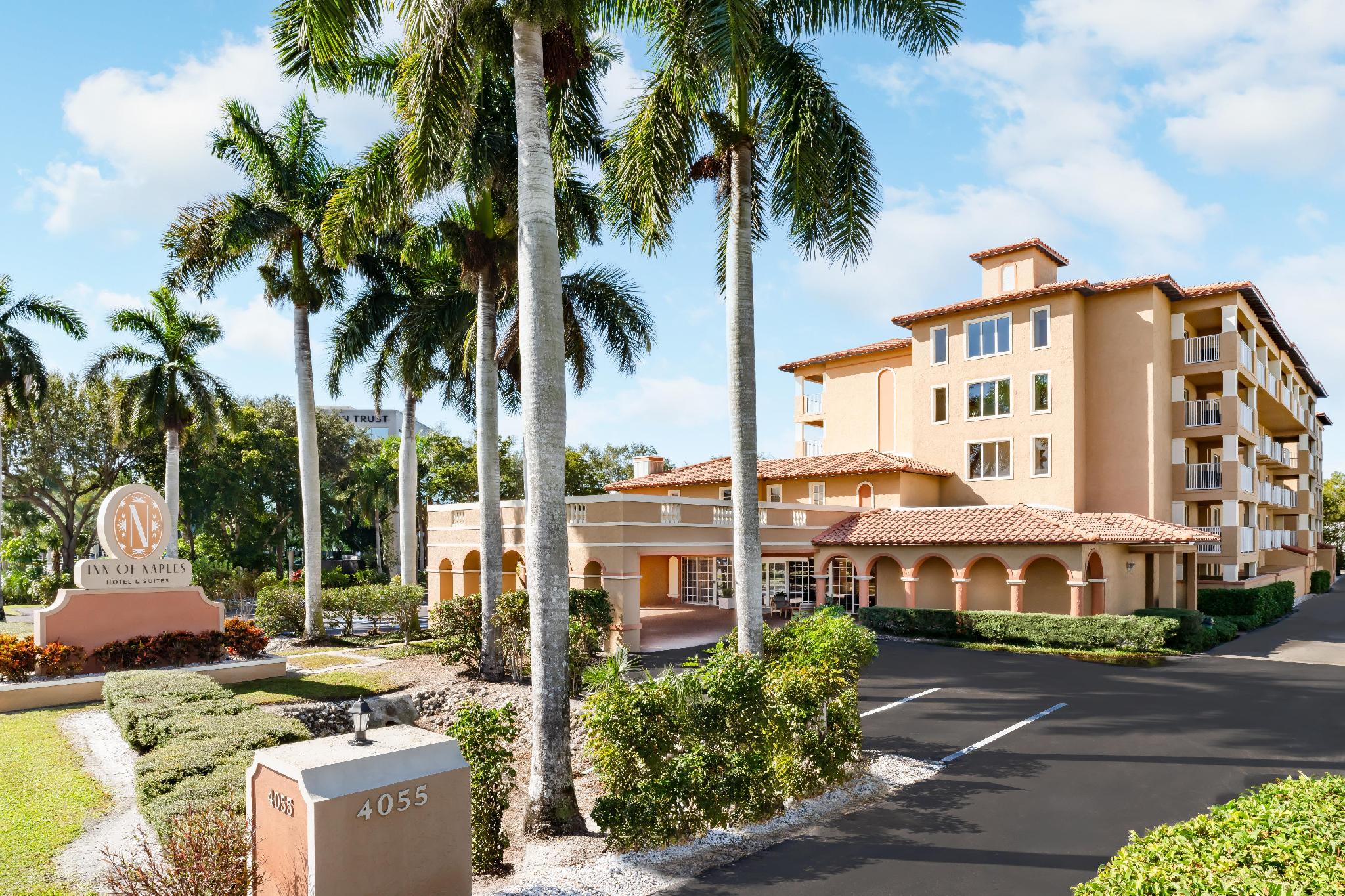 Inn of Naples, Tapestry Collection by Hilton 写真