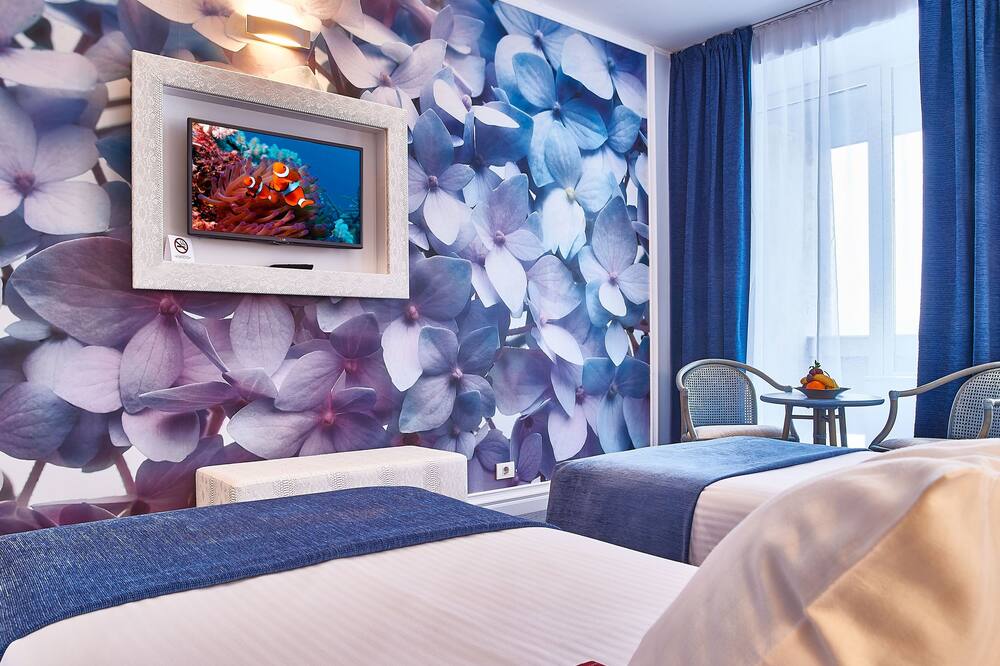 コンチネンタル フォーラム アラド 写真