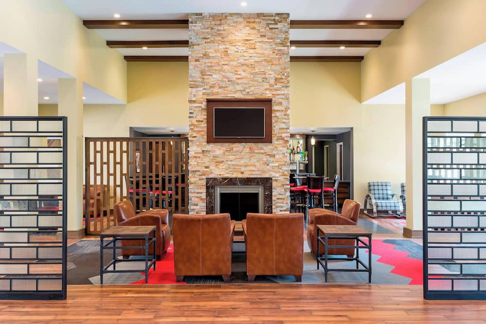 フォーポインツ バイ シェラトン バッファロー グローブ 写真