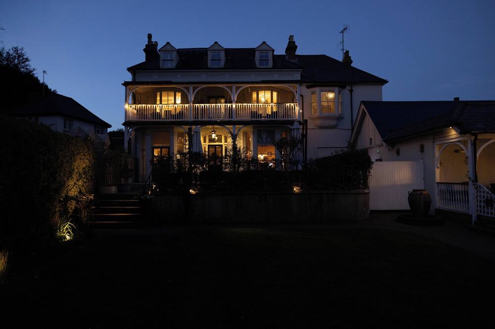 Wingrove House 写真