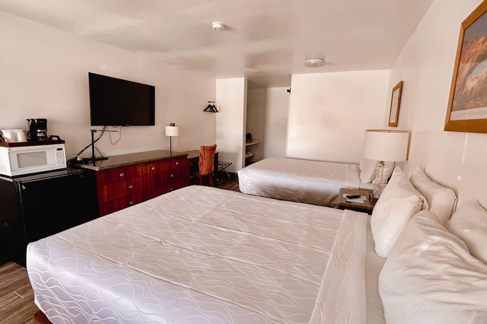 ウィスパリング サンズ モーテル 写真