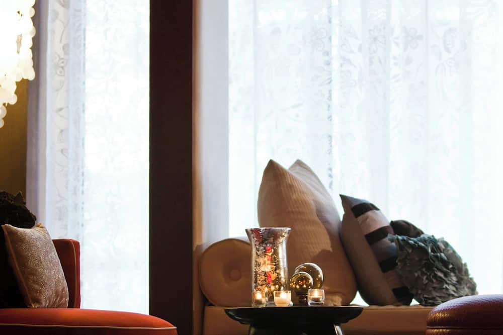 ルネッサンス ニュー オーリンズ ペレ マルケット フレンチ クォーター エリア ホテル 写真