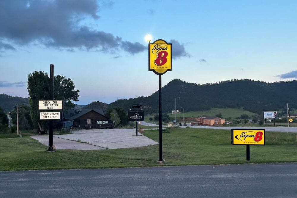 スーパー 8 バイ ウィンダム ホット スプリングス 写真