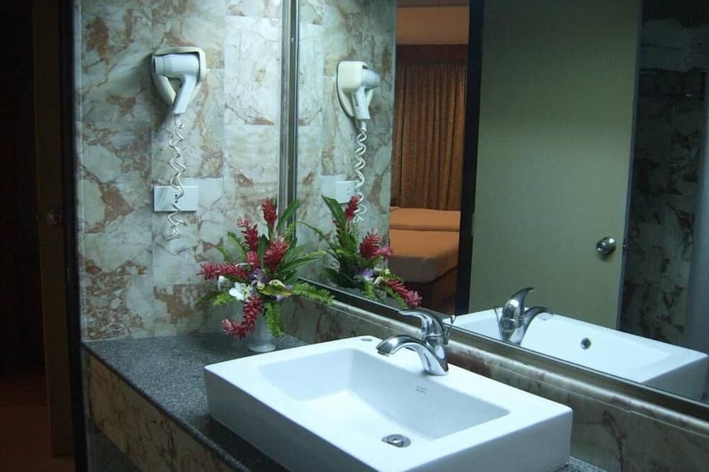 ロイヤル ツインズ ホテル 写真