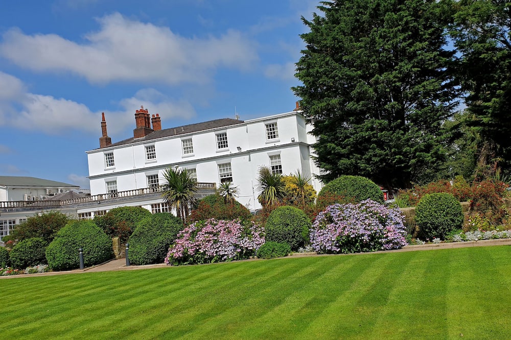 Rowton Hall Hotel 写真