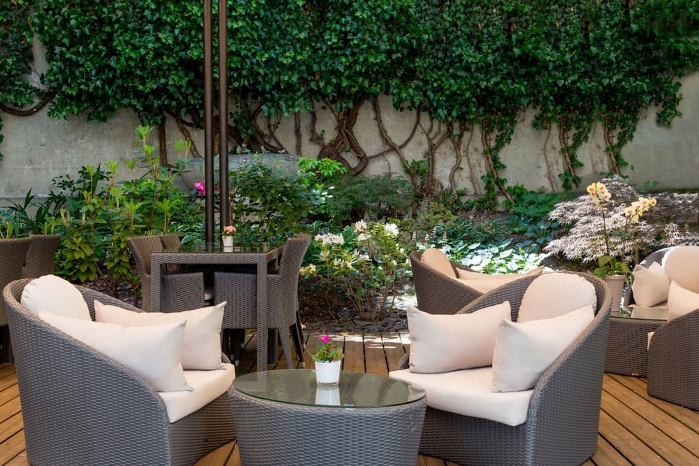 ジェイド マノテル ホテル 写真