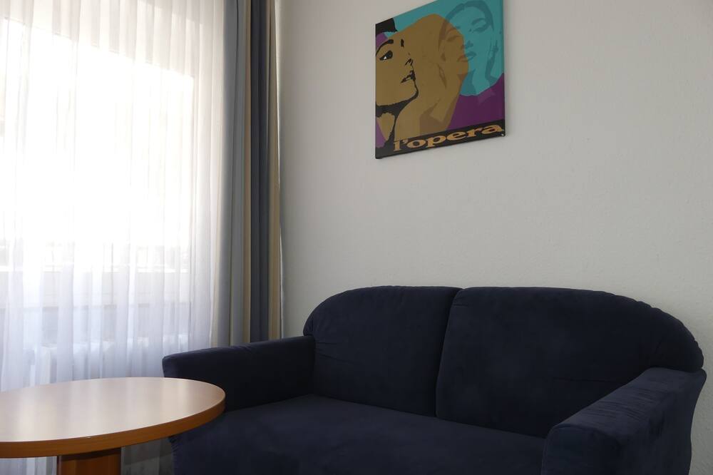 カラス ホテル アム ドム 写真