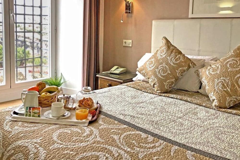 ホテル レオノル デ アキタニア 写真