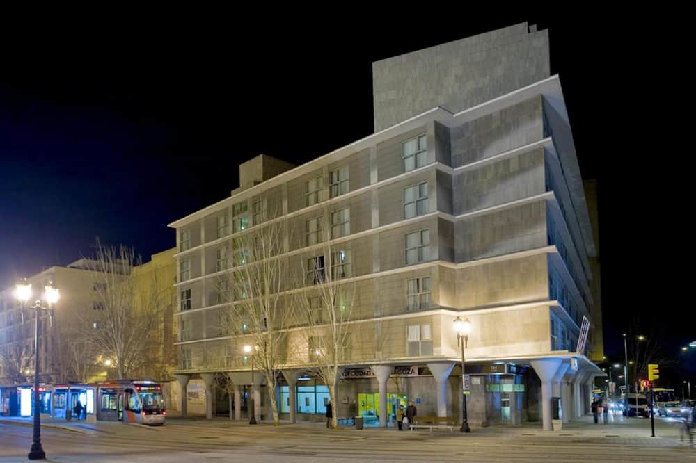 NH シウダット デ サラゴザ 写真