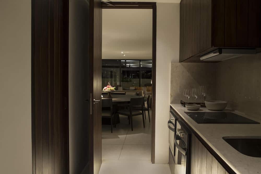 アリラ スミニャック 写真