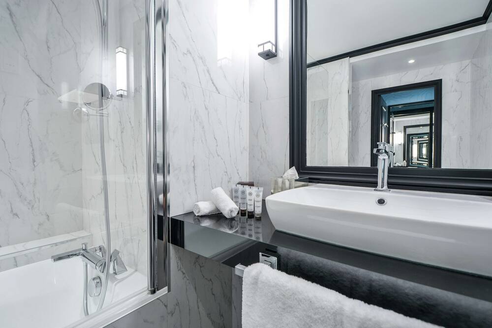 メゾン アストール パリ キュリオ バイ ヒルトン コレクション 写真