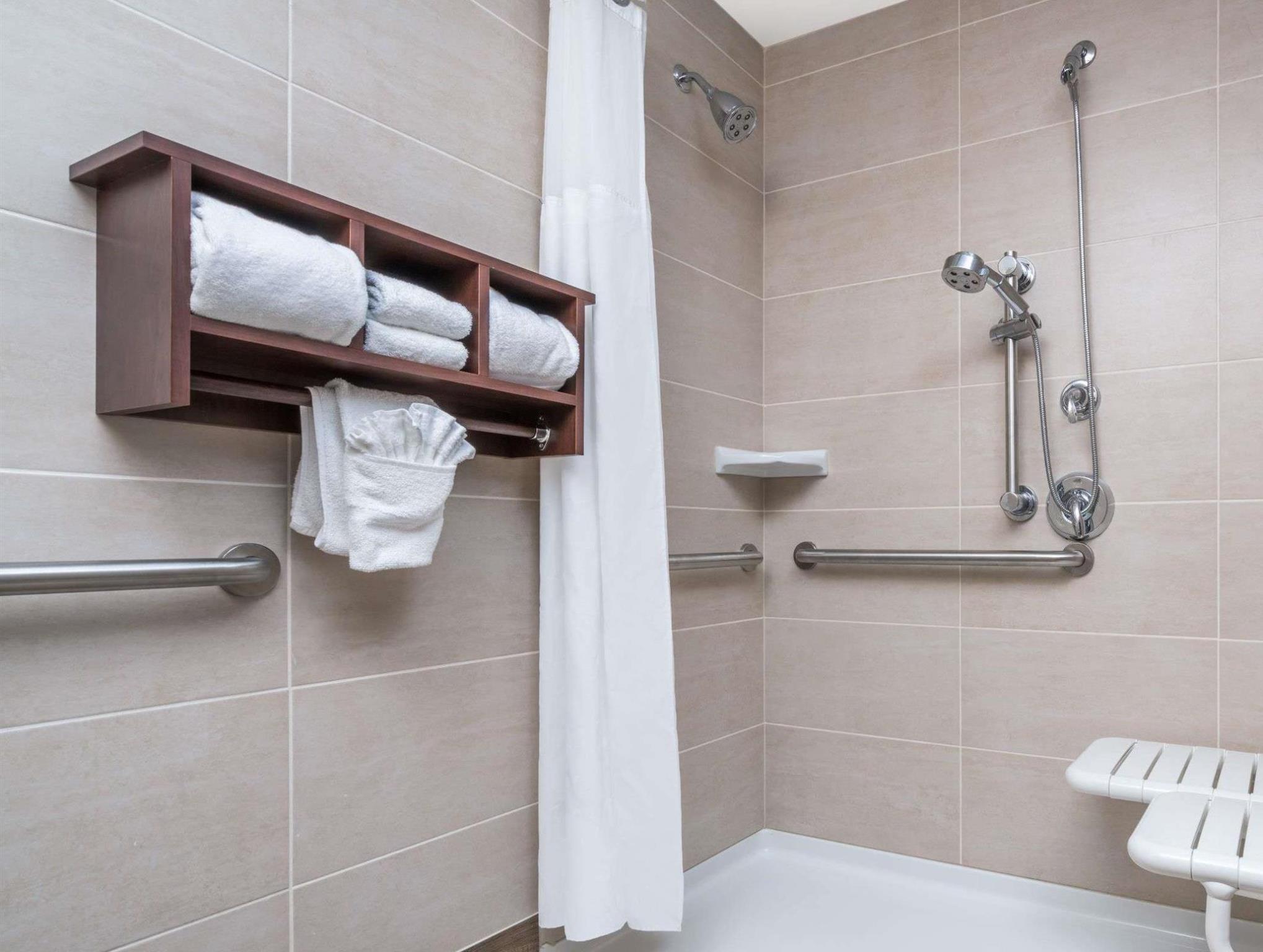 ラマダ バイ ウィンダム ミネアポリス ゴールデン バレー 写真