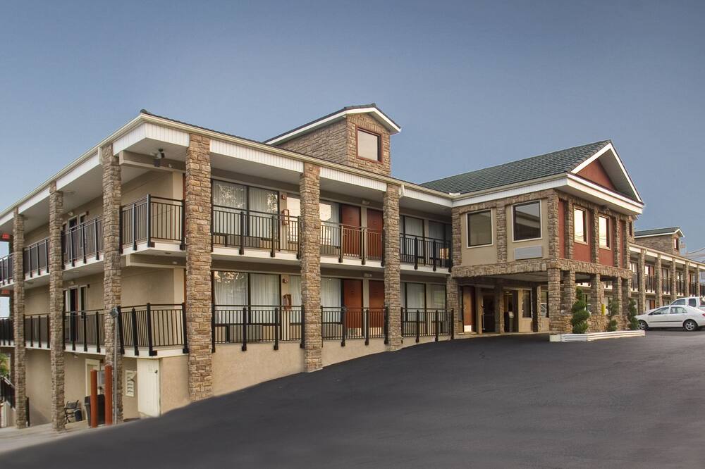 サバーバン スタジオズ ブランソン オン ザ ストリップ 写真