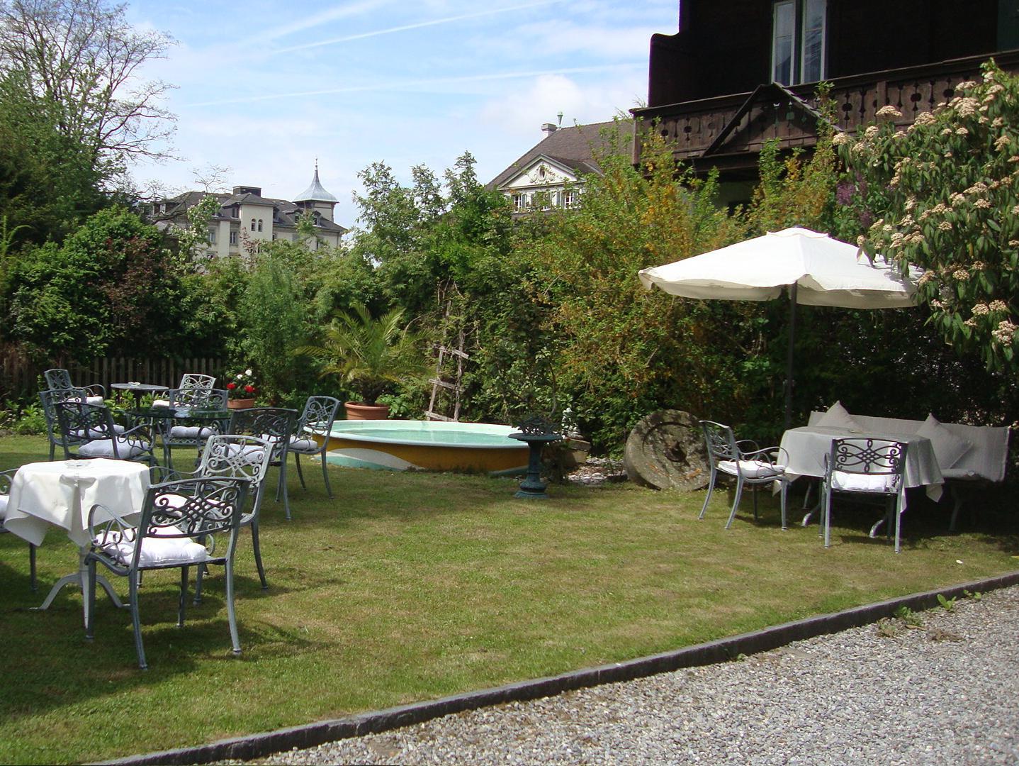 ホテル ドゥ ラ ペ インターラーケン 写真