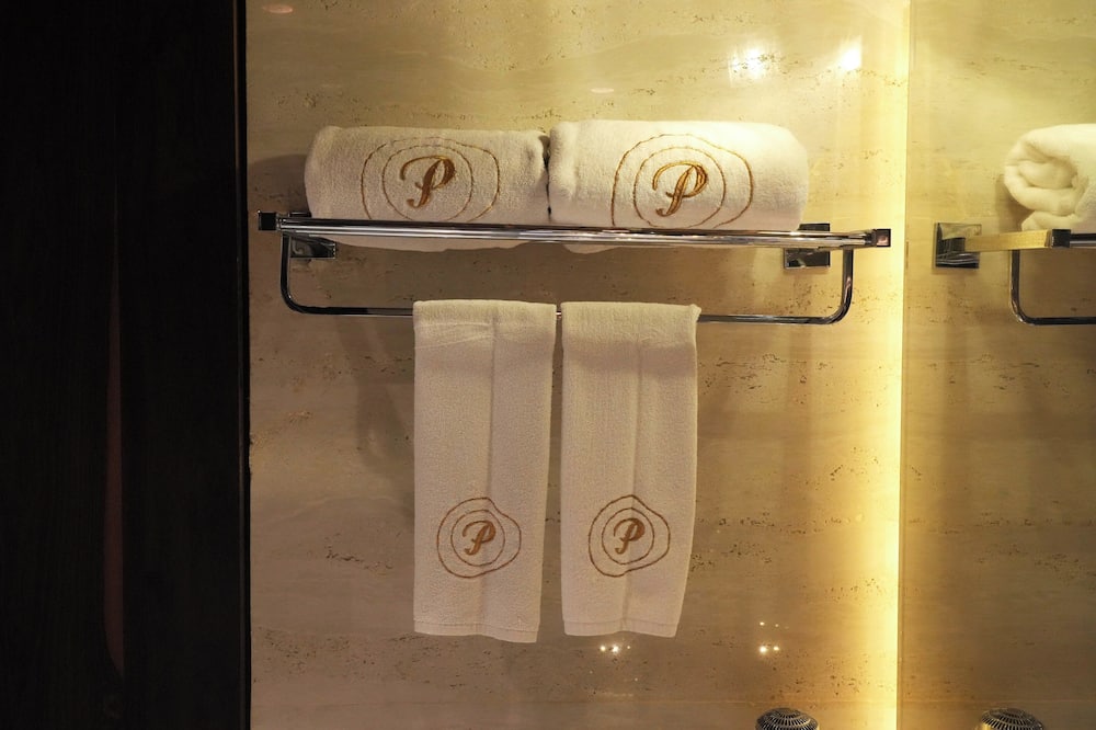 ペニンシュラ レッドパイン 写真