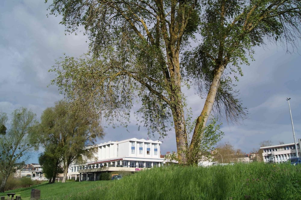 ホテル メルキュール ヌヴェール ポン ドゥ ロワール 写真