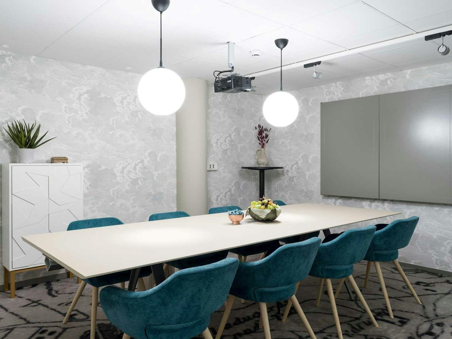 エリート ホテル アドロン 写真