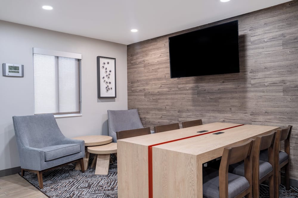 キャンドルウッド スイーツ ロックフォード by IHG 写真