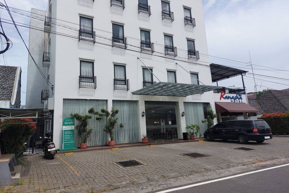 カナシャ イスラミ 写真