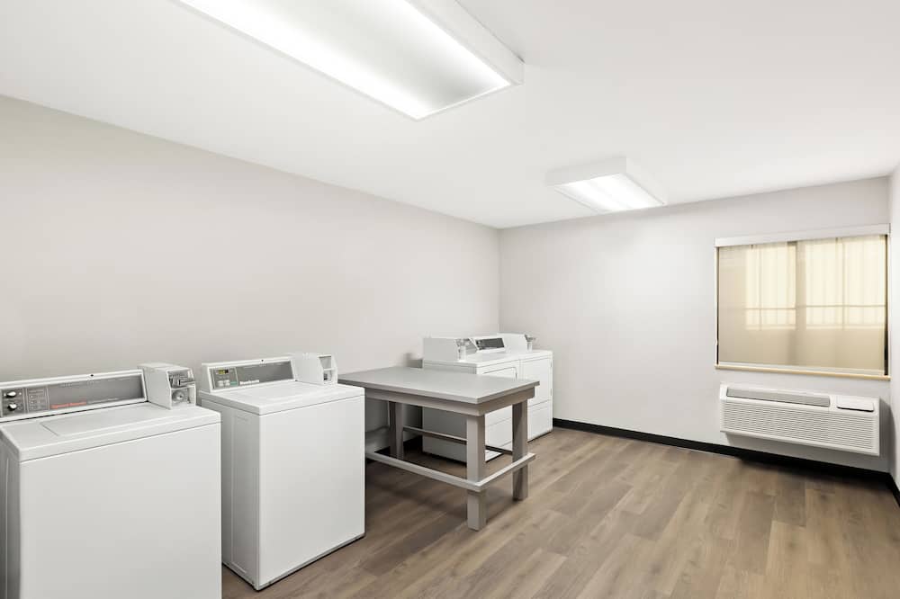 スパーク バイ ヒルトン ウィチタ イースト 写真